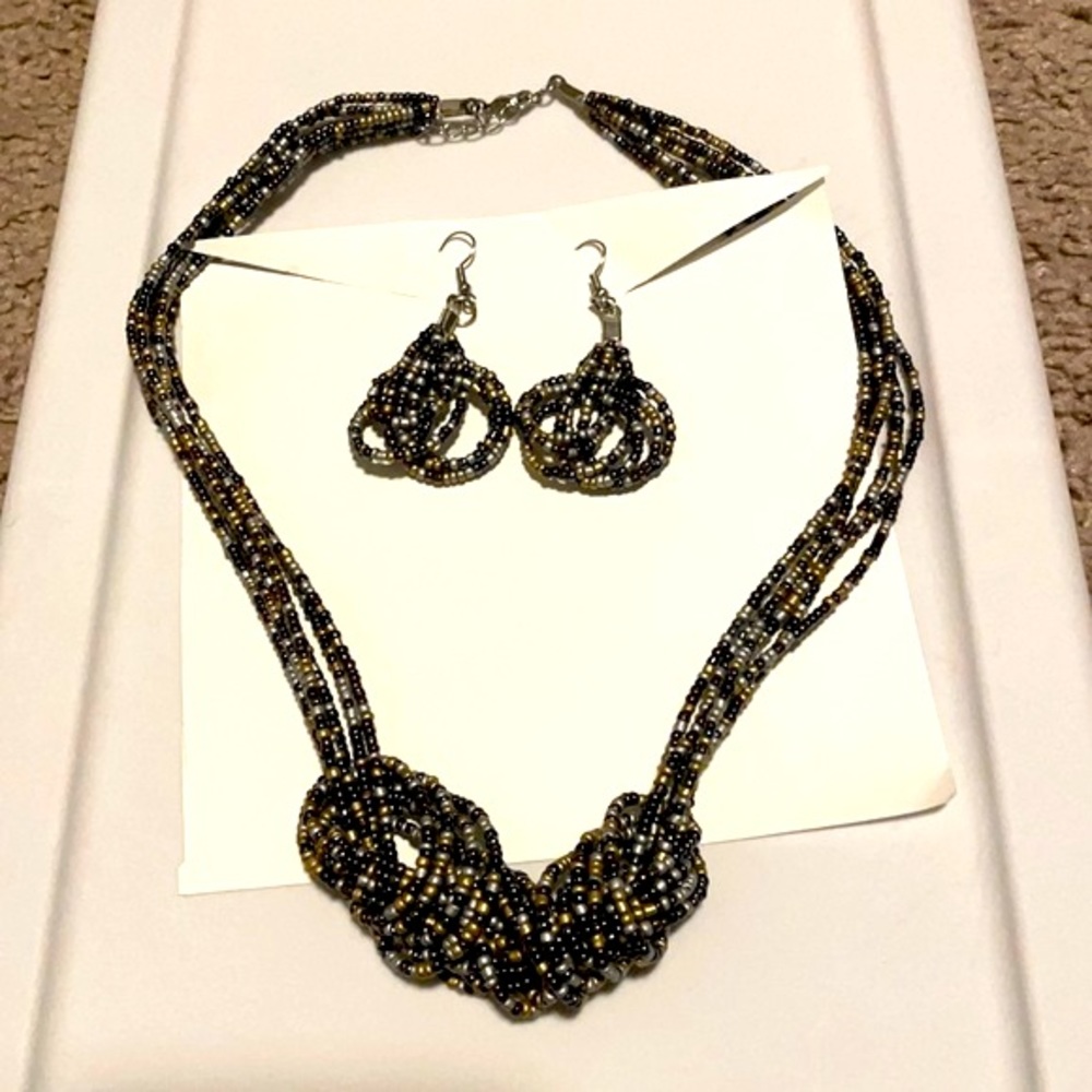 INDIAN BEAD BLACK/GOLD/CREAM NECKLACE EARRING SET